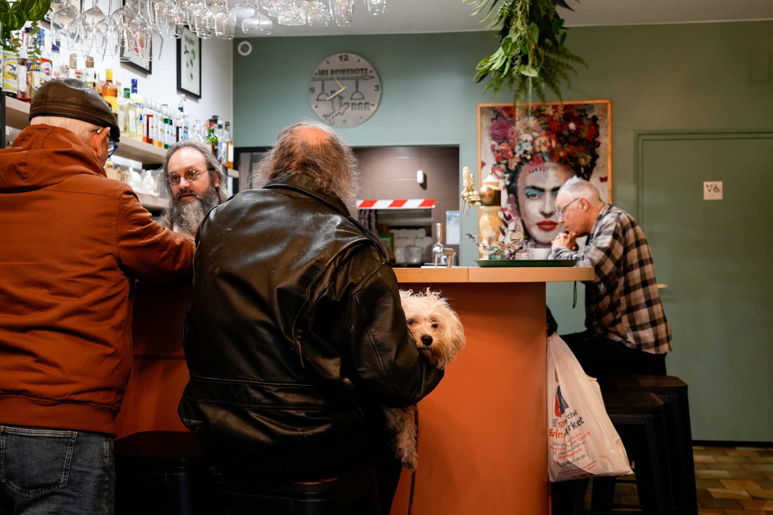Photo d'intérieur d'un bar